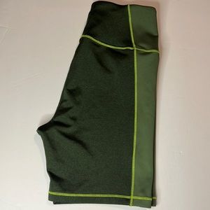 Good American  leggings size 2 biker shorts